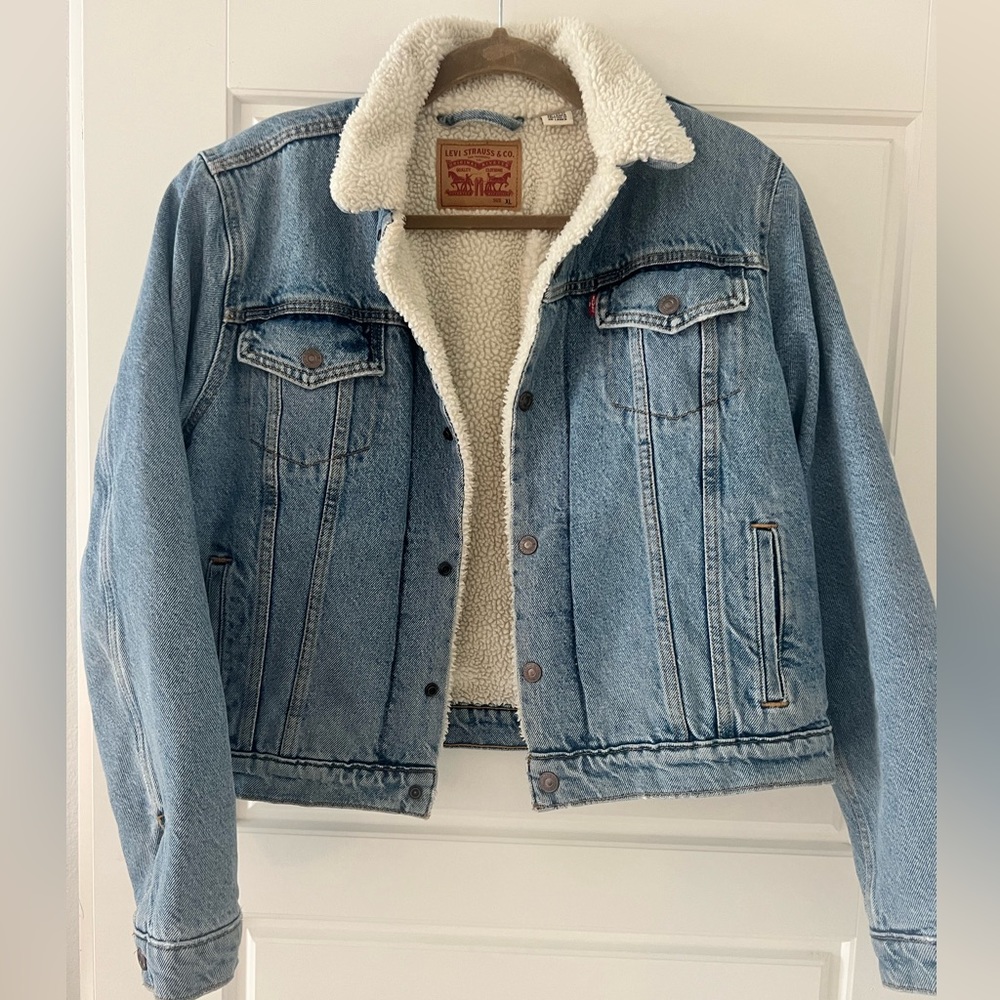 Levi’s womens Sherpa trucker jacket